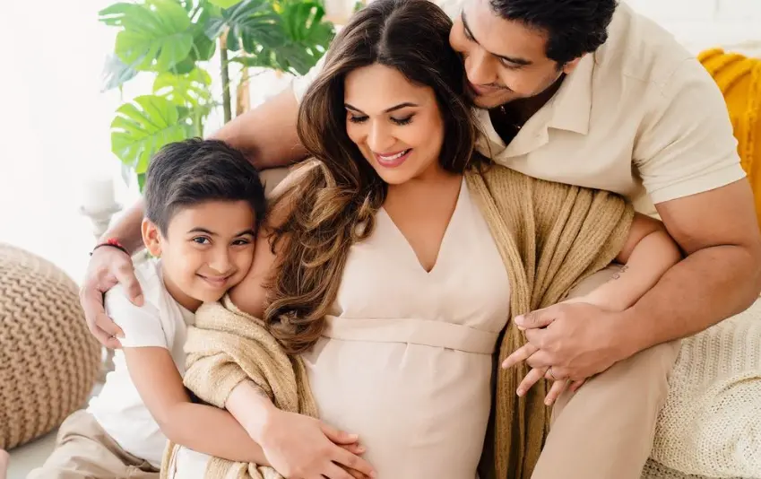 Soundarya Rajinikanth with husband and elder son. Photo: Instagram/mommyshotsbyamrita