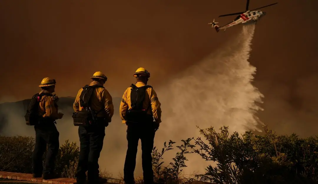 Water is dropped by helicopter on the Palisades Fire in Mandeville Canyon (Photo: AP)