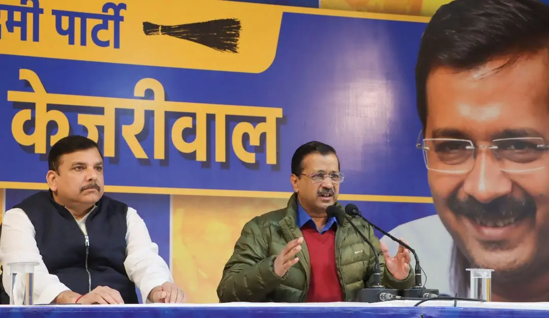 Arvind Kejriwal addresses a press conference with party leader Sanjay Singh (Photo: PTI)