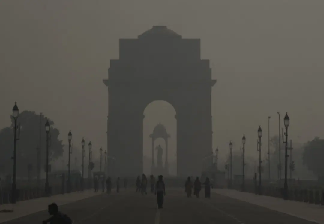 A thick blanket of smog covers the India Gate and Kartavya Path. | Photo: PTI