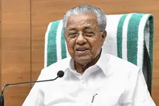 'ചെമ്പടയ്ക്ക് കാവലാൾ, ചെങ്കനൽ കണക്കൊരാൾ...'; മുഖ്യമന്ത്രിക്ക് വീണ്ടും വാഴ്ത്തുപാട്ട്