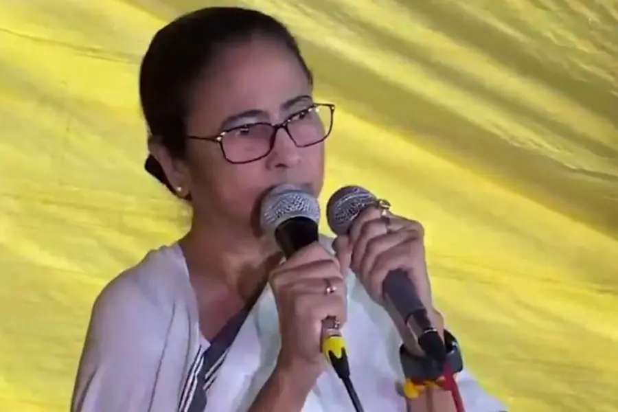 RG Kar rape-murder: Mamata makes surprise visit to protest site, urges doctors to return to work