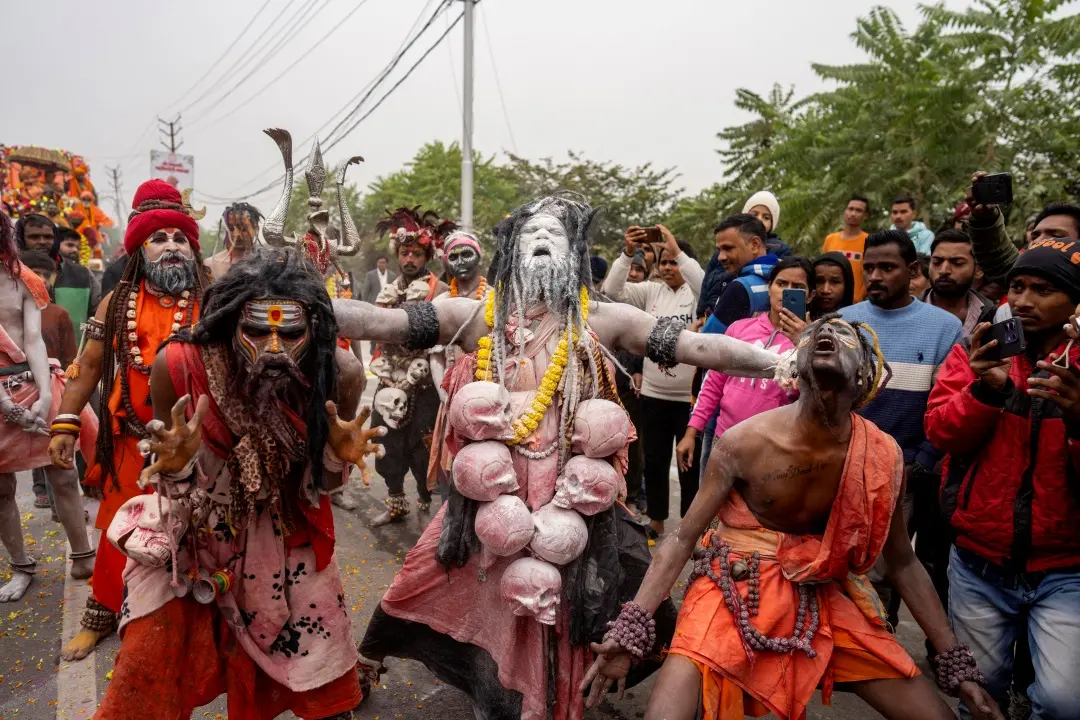 Indian artists dressed up as Lord Shiva dancing during a Panchayati Mahanirvani Akhara procession towards the Sangam, the confluence of rivers Ganges and Yamuna, during the first 'royal entry' (Peshwai) for the Mahakumbh festival, in Prayagraj | Photo: AP