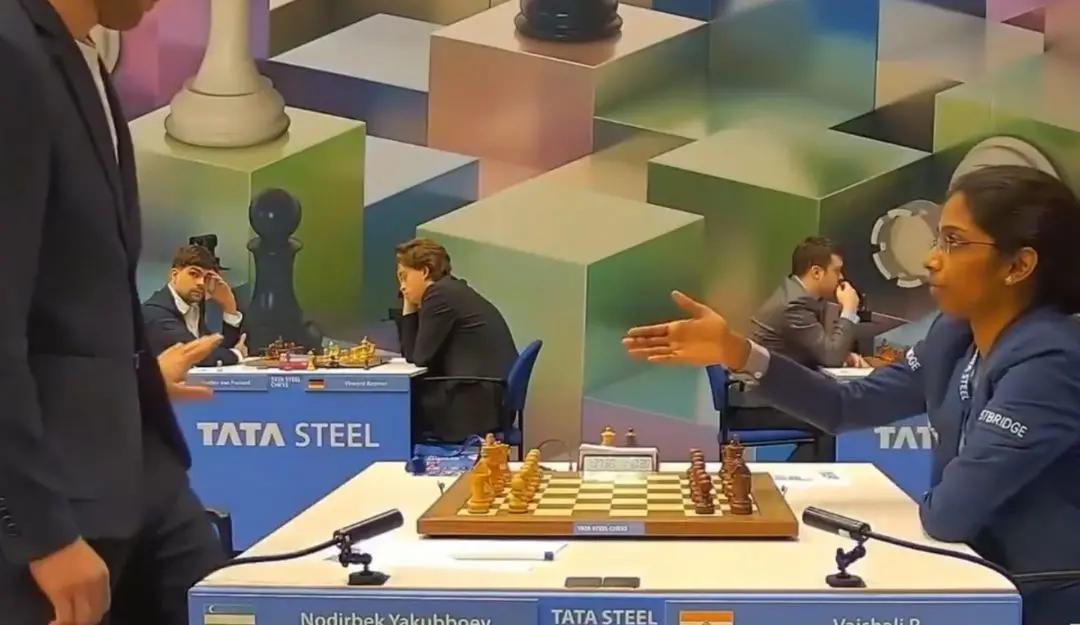 Uzbek GM Yakubboev declines hand-shake with Vaishali | Photo: X/The Khel India
