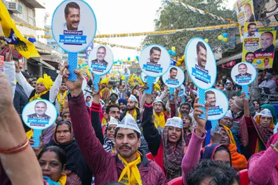 AAP announces volunteer team for EVM demonstrations; Delhi CEO insists on guidelines