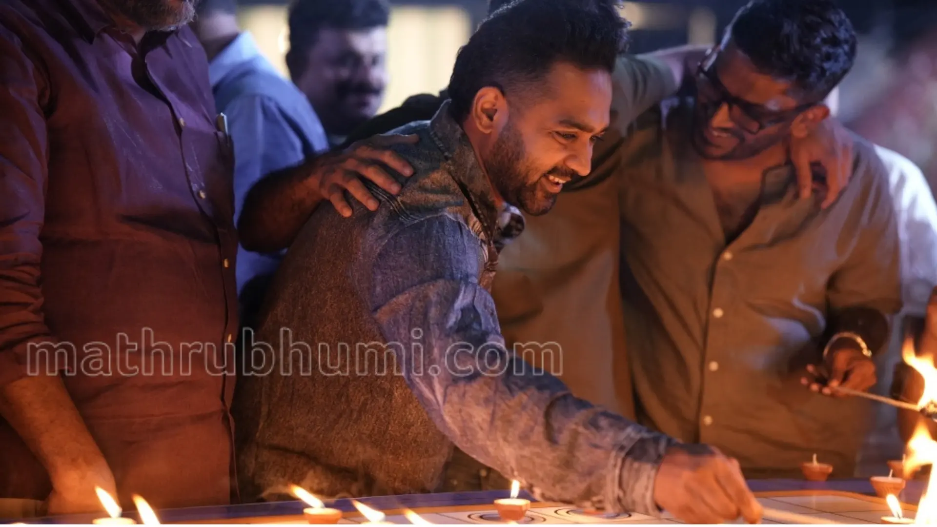 Asif Ali lighting candles on the opening ceremony of Mathrubhumi Kappa Cultr.