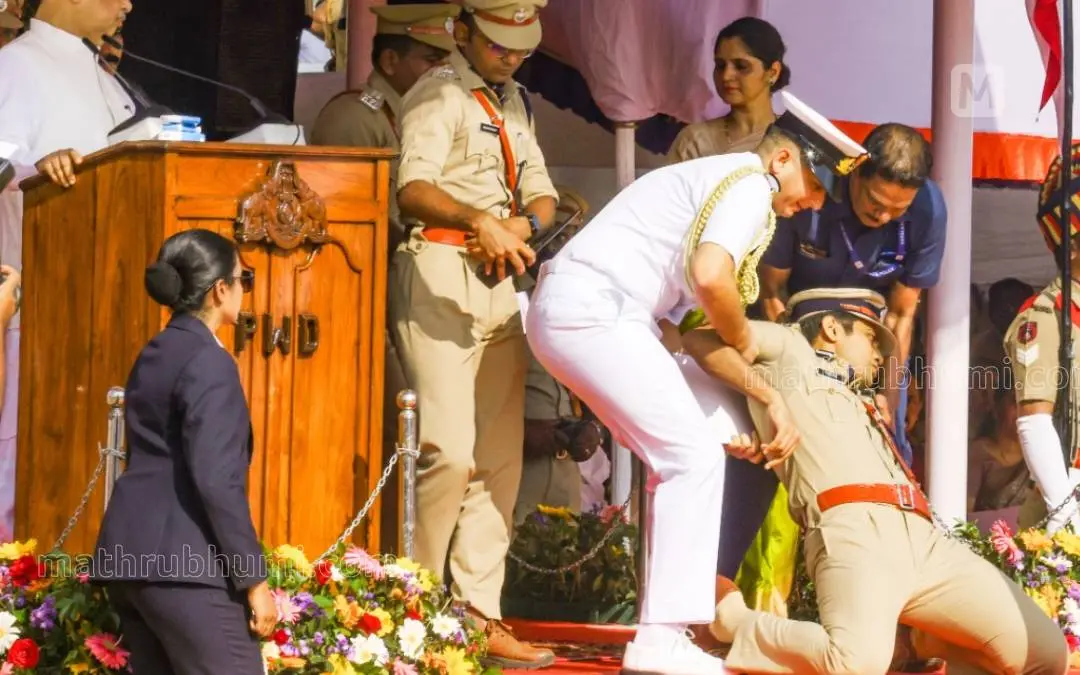 When Police Commissioner collapsed during the Republic Day parade | Photo: B Muralikrishnan / Mathrubhumi