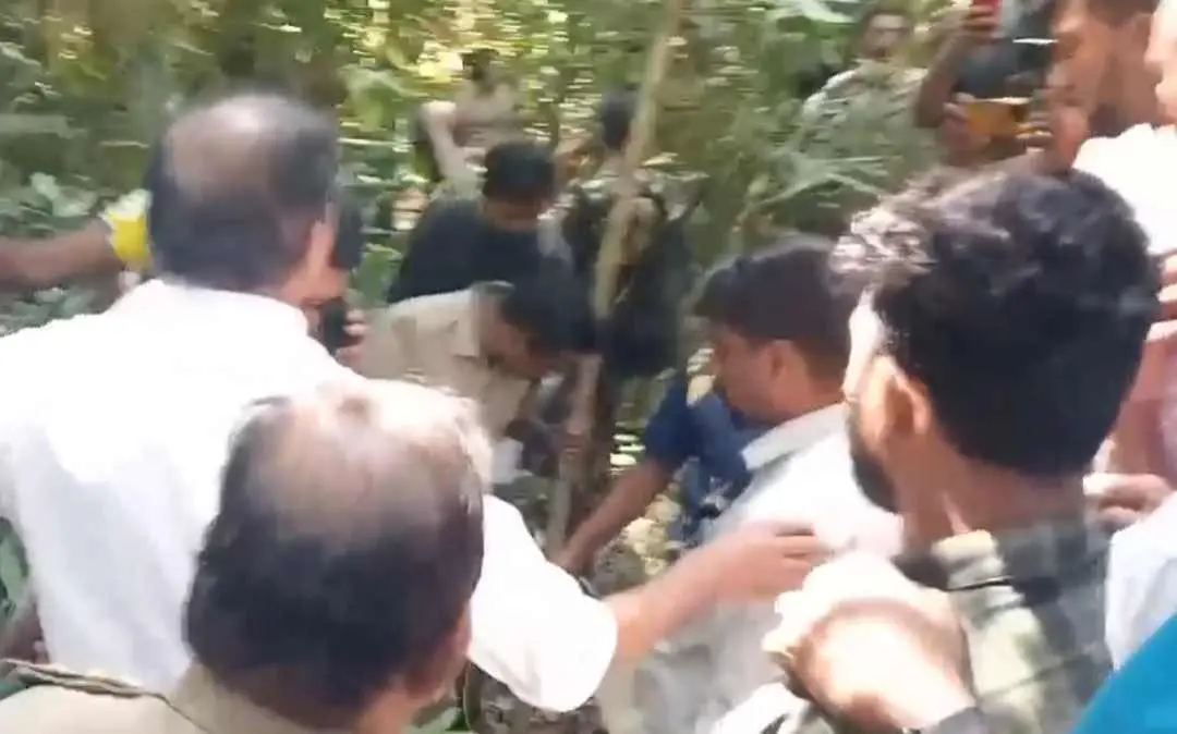 Locals turning against minister