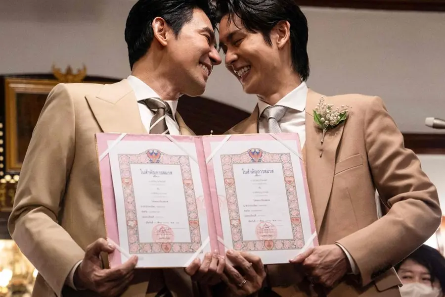 Only 'individuals' from now: Former PM lauds as thousands of LGBTQ couples wed at mall in Thailand