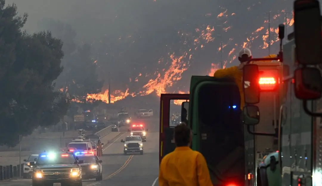 A new wildfire erupted north of Los Angeles on January 22 (Photo: AFP)