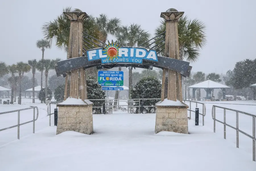 Snow in Florida? Rare winter storm hits 'Sunshine State' for first time since 1989 | WATCH