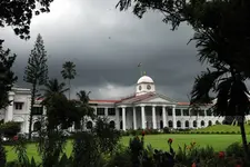 ജീവനക്കാരുടെ പണിമുടക്കിൽ നടപടി; ഡയസ്നോൺ പ്രഖ്യാപിച്ച് സർക്കാർ, ശമ്പളം കുറയ്ക്കും