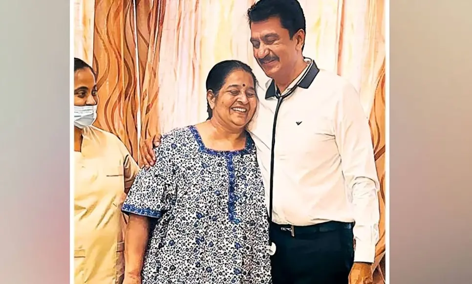 MLA Uma Thomas along with the doctor who treated her Dr. Krishnanunni Polakulath