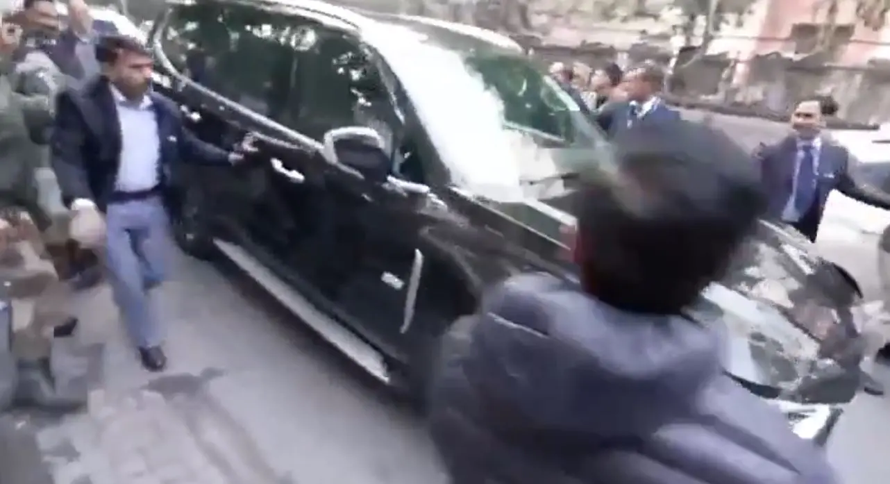 A screengrab of a video showing Arvind Kejriwal's car passing through the area amid protest