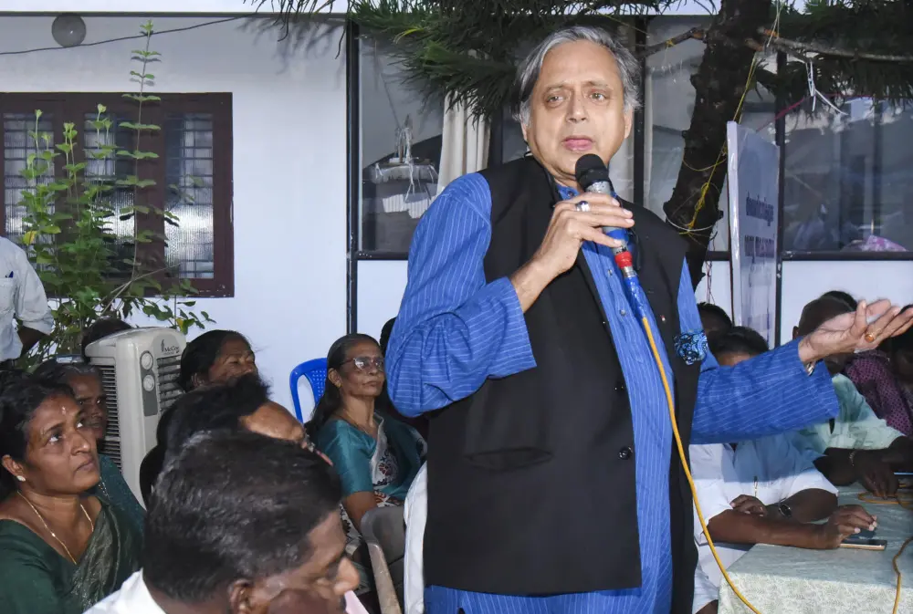 Congress MP Shashi Tharoor addresses the residents of Munambam | Photo: PTI