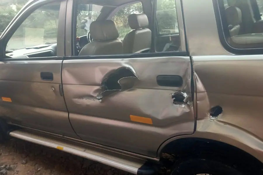 Wild elephant attacks car carrying Kalyani Priyadarshan-Naslan film crew in Kerala