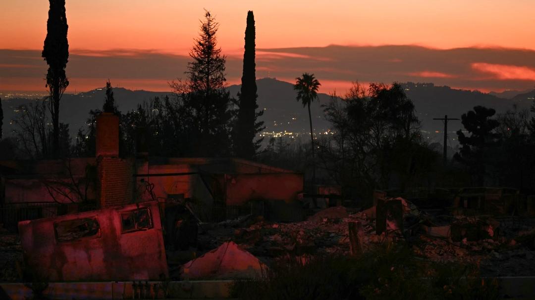 Wind lull brings hope in Los Angeles wildfires; temporary relief for ...