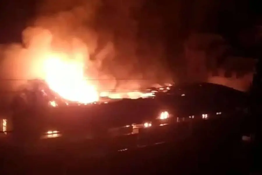 Fire breaks out in Vandiperiyar in Idukki, shops destroyed