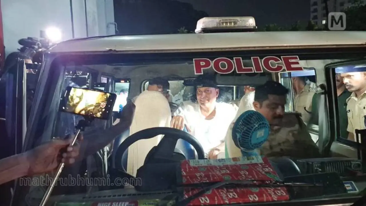 കാക്കനാട് ജില്ല ജയിലില്‍ ബോബി ചെമ്മണ്ണൂരിനെ എത്തിച്ചപ്പോള്‍. ഫോട്ടോ - മാതൃഭൂമി