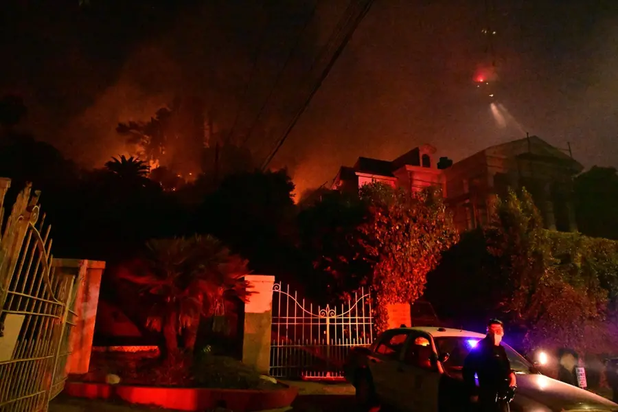 California wildfire emergency: Ben Affleck, Paris Hilton among celebs evacuated | VIDEOS