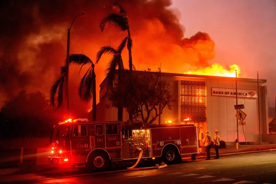 Death toll rises to 5 as wildfires rage around Los Angeles; 1,500 buildings destroyed | VIDEO