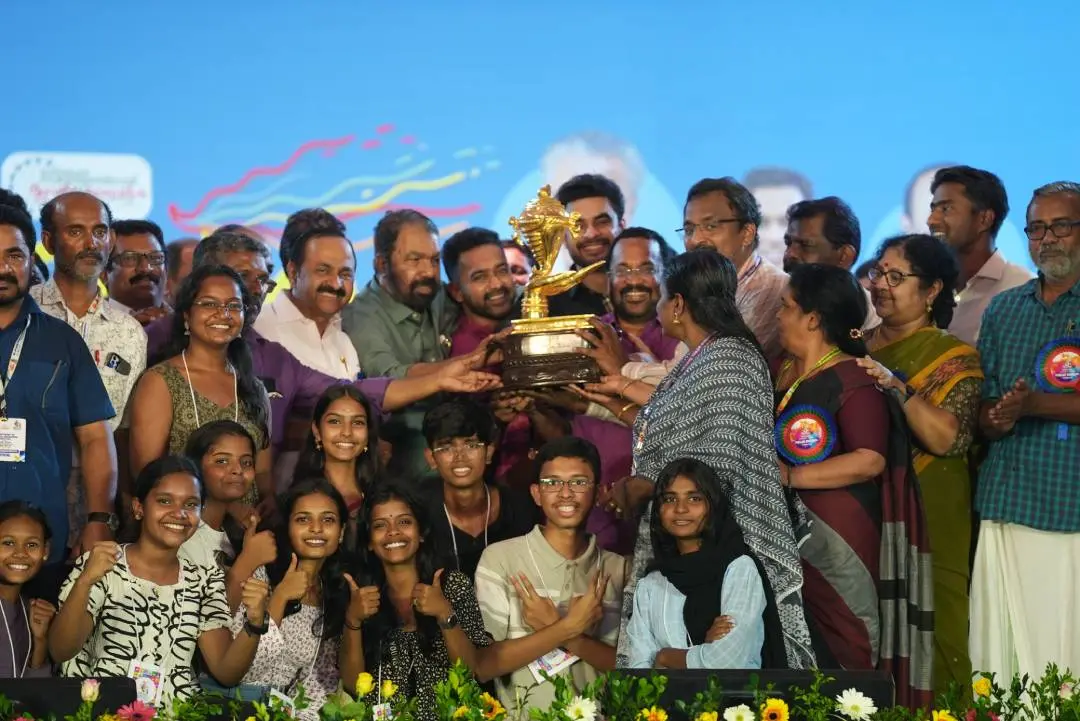 Thrissur team holding Gold Cup | Photo: Praveendas M