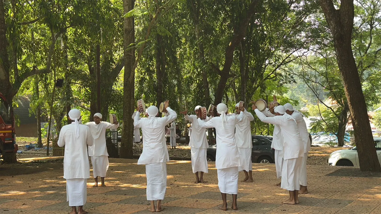 Children practicing before the competition at Kalolsavam 2025