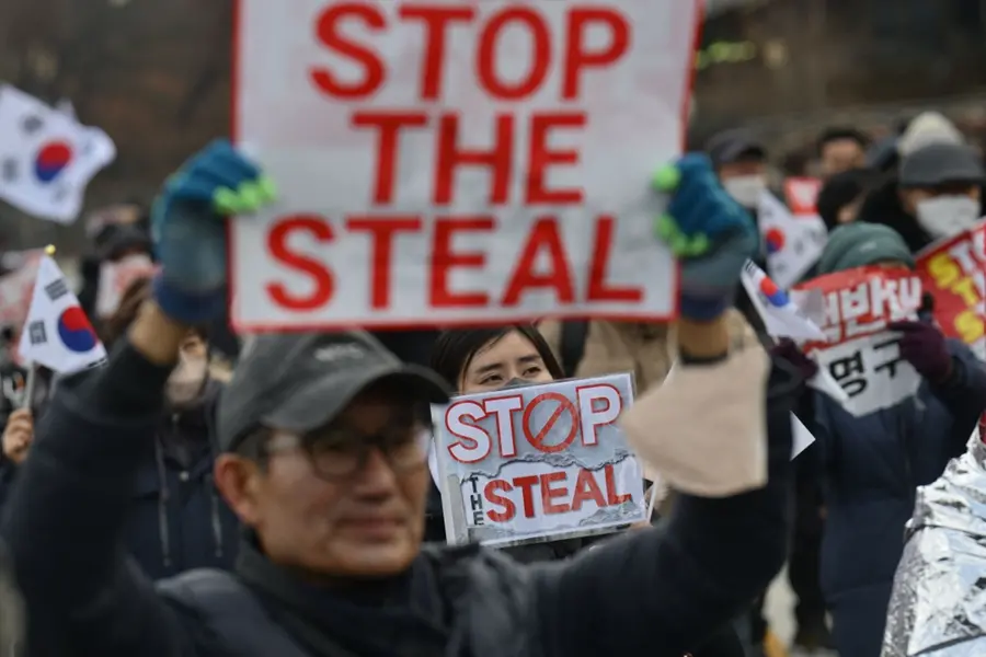 South Korea's Yoon avoids arrest as deadline passes, extension requested