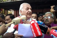 'മുഖ്യമന്ത്രിക്ക് എന്ത് വിശ്വാസ്യത;രാജ്ഭവൻ ആസ്വദിക്കാനല്ല ഞാനിരിക്കുന്നത്,അധികാരമുണ്ടോയെന്ന് കാണാം'
