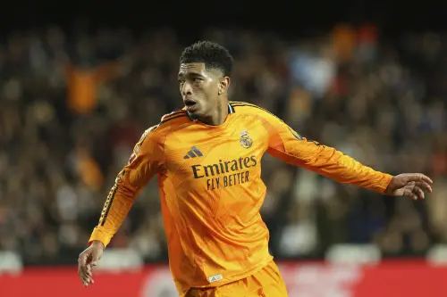 Real Madrid's Jude Bellingham celebrates after scoring his side's 2nd goal against Valencia during a Spanish La Liga soccer match at Mestalla stadium in Valencia, Spain. | Photo: AP