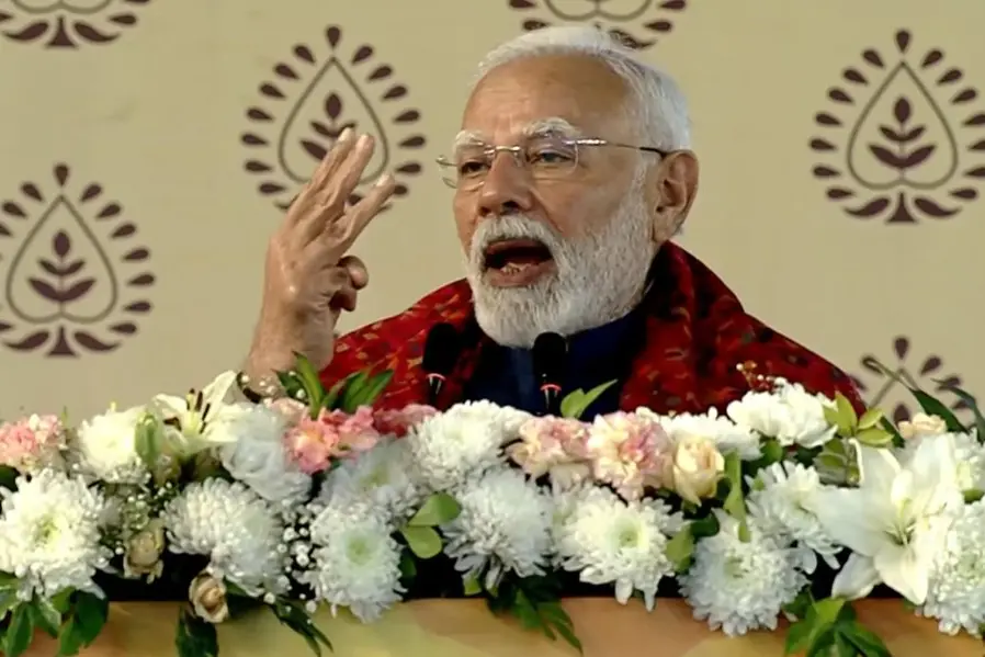 PM Modi’s big ‘Sheeshmahal’ jibe at Kejriwal, says Delhi needs to get rid of 'AAP'da | WATCH