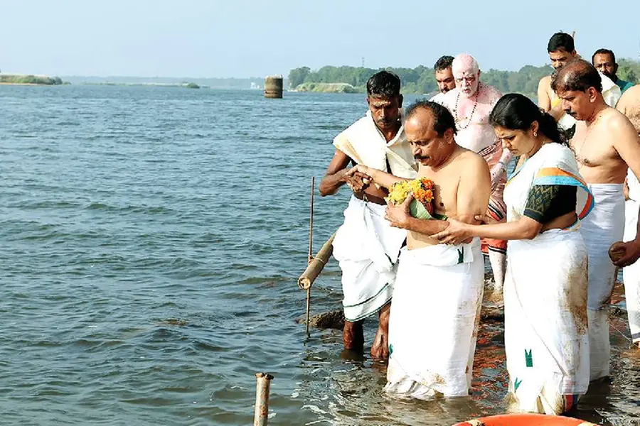 MT Vasudevan Nair's ashes immersed in Bharathappuzha
