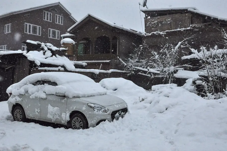 Kashmir braces for more snow, rain in new year week, health advisory issued