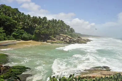 Youth who went to meet female friend feared drowned at Azhimala; family suspects foul play
