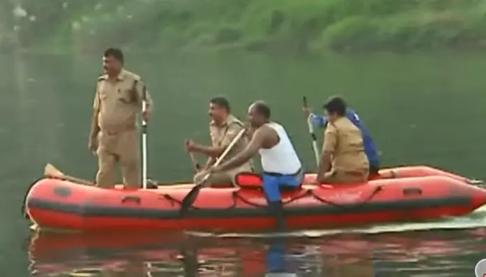Officials during the search / Photo: Screengrabn from Mathrubhumi News