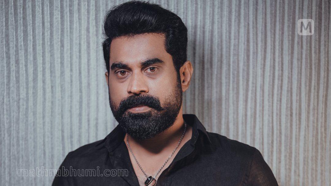 MT is irreplaceable, a true pride of Malayalis, says Suraj Venjaramoodu ...
