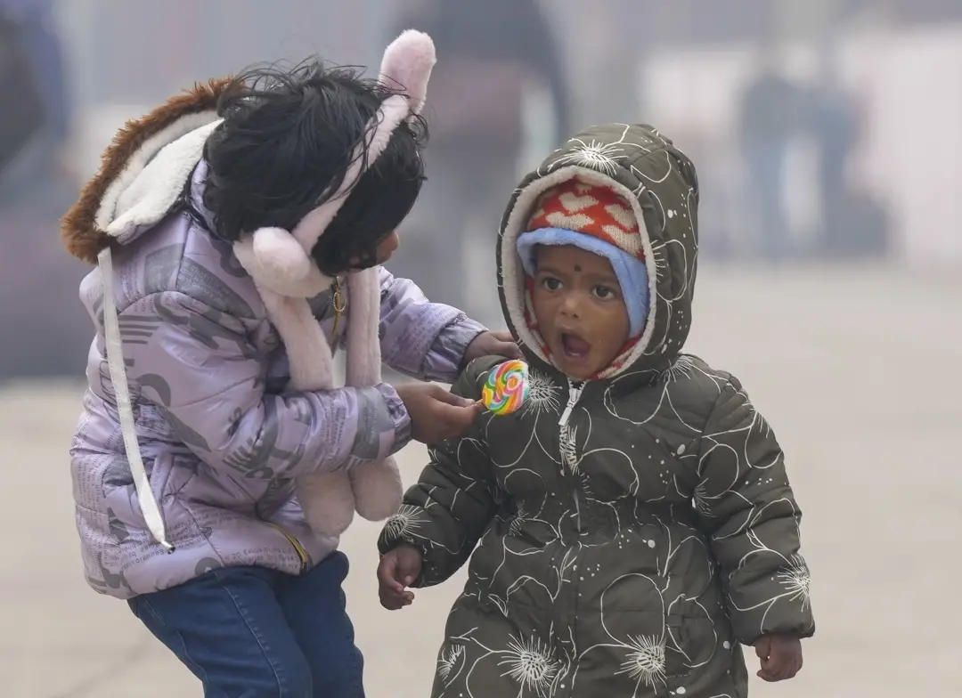 Children wear warm clothes on a cold winter day | Photo: PTI