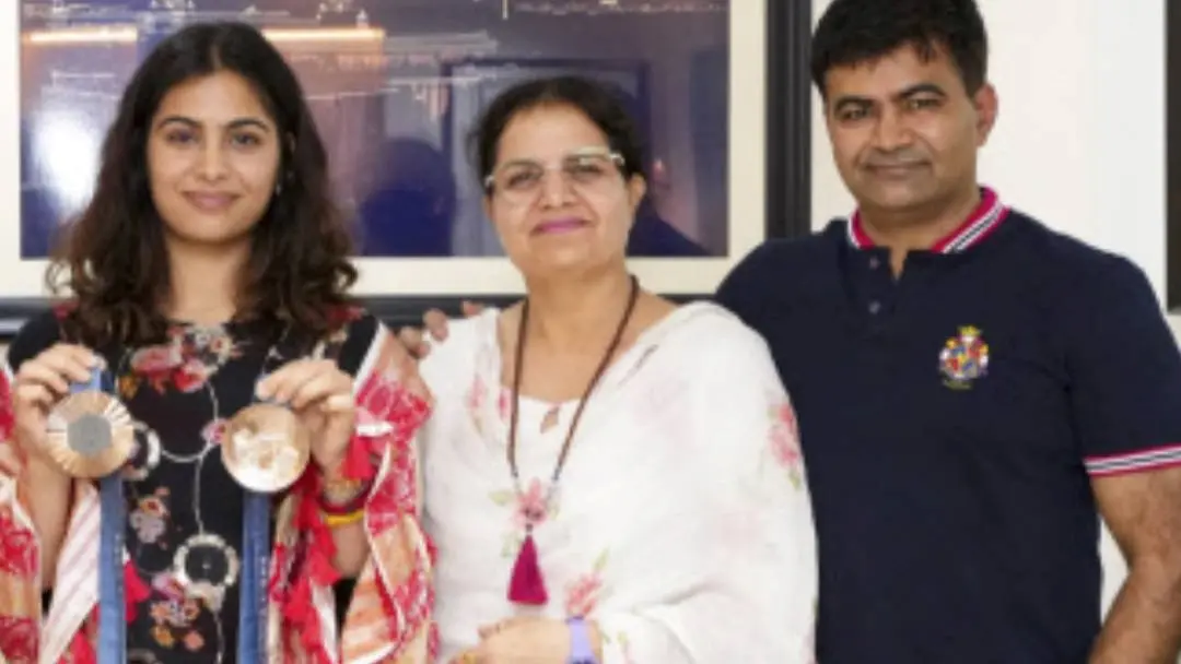 From (L) Manu Bhaker, mother Sumedha Bhaker and father Ram Kishan Bhaker. | File Photo: PTI