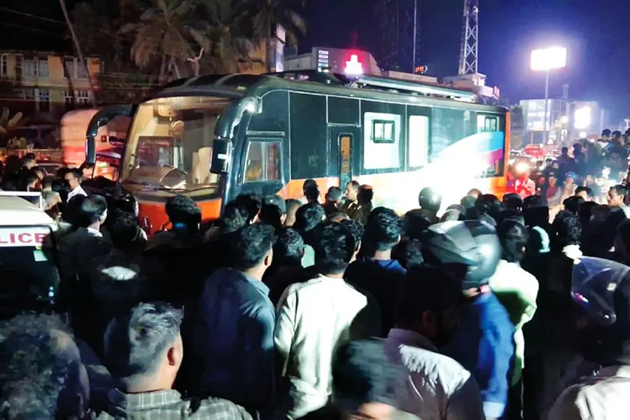 2 found dead in parked caravan at Vadakara; probe on