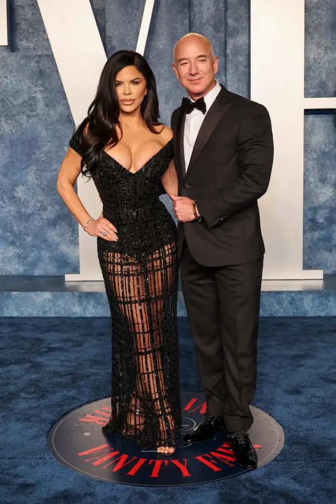 Lauren Sanchez, Jeff Bezos | Photo: AFP