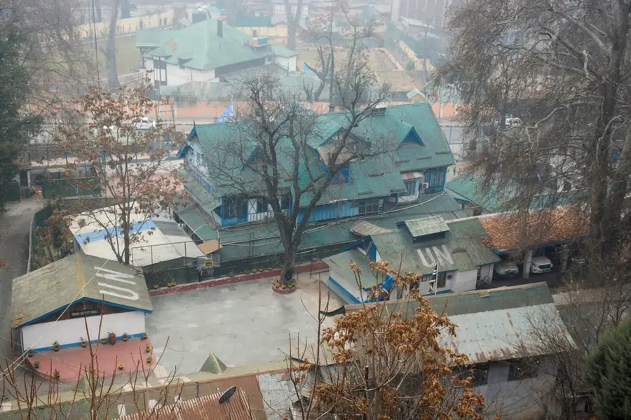 Battling power cuts amid severe cold, Kashmiris fall back on kangris, hamams to keep warm