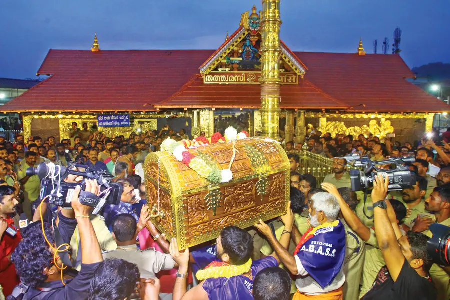 Thanka Anki worth 451 sovereigns begins journey for Sabarimala mandala pooja