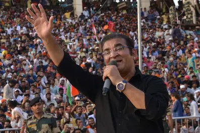 Singer Abhijeet makes shocking revelations on SRK, Salman Khan and underworld threats | WATCH