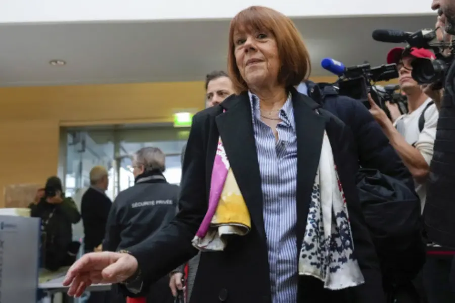 Australian supporters of Gisèle Pelicot touched as their French heroine wears aboriginal scarf