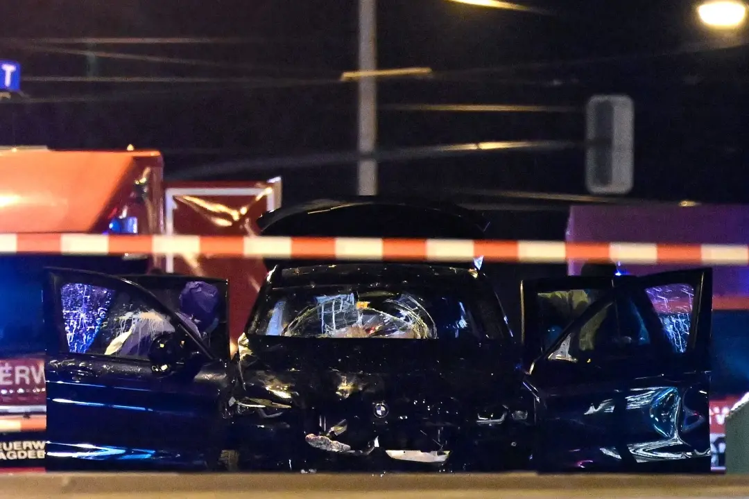 Forensics police inspect the car that crashed into a crowd at a Christmas market in Magdeburg, eastern Germany | Photo: AFP