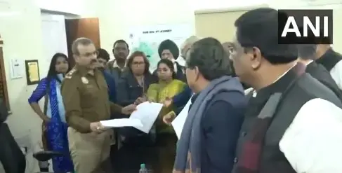 Congress MPs filing complaint | screengrab