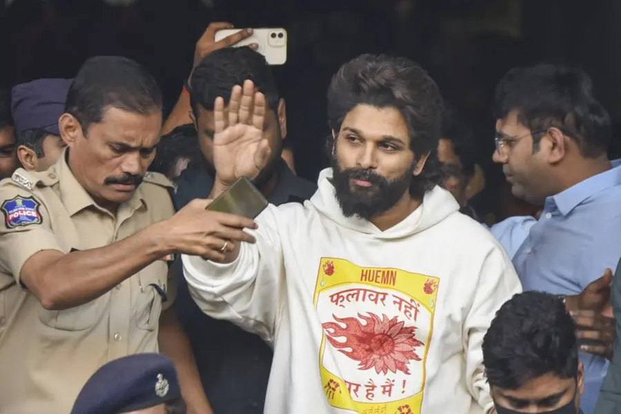 ഇടക്കാലജാമ്യം ലഭിച്ചിട്ടും ഒരുരാത്രി ജയിലിൽ കഴിയേണ്ടിവന്നു; ചോദ്യംചെയ്ത് അല്ലു അർജുൻ കോടതിയിലേക്ക്