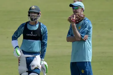 Gillespie steps down as Pakistan head coach