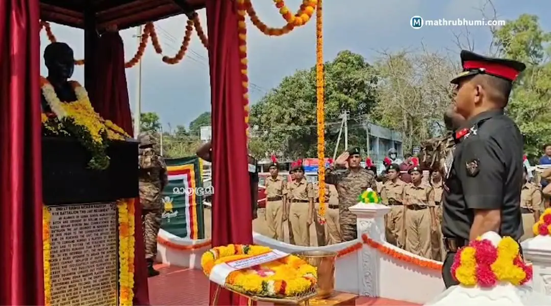 Army personnel paying respects to the bust of 1971 India Pak war hero Radha Mohan Naresh in Kollam