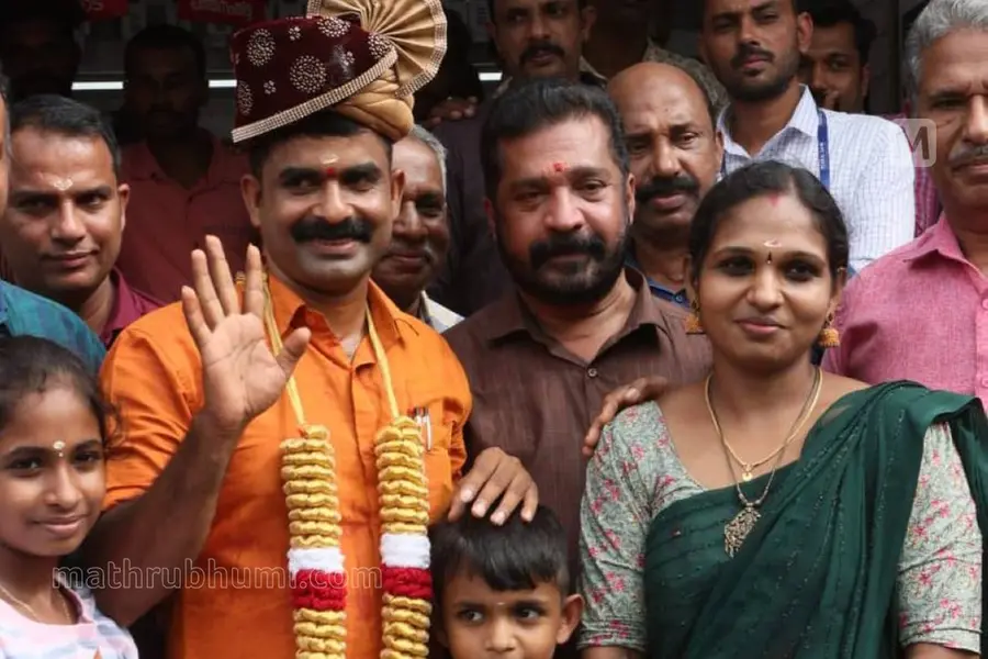 12 കോടിയുടെ ഭാഗ്യവാൻ കരുനാഗപ്പള്ളി സ്വദേശി ദിനേശ് കുമാര്; പൂജ ബംപര് അടിച്ച ഭാഗ്യവാനെ തിരിച്ചറിഞ്ഞു